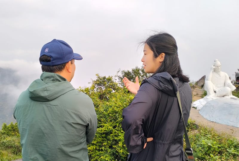 Aya and long discuss atop Son Tra mountain