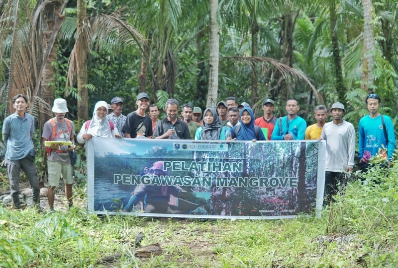 FORKANI team standing together holding a banner